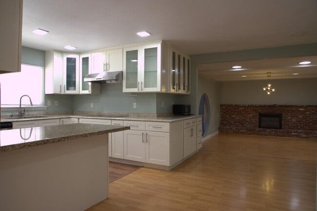 Building Photo - 20231 Merrick Dr