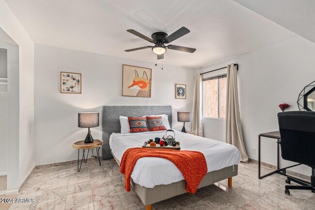 Building Photo - 8055 Thomas Rd