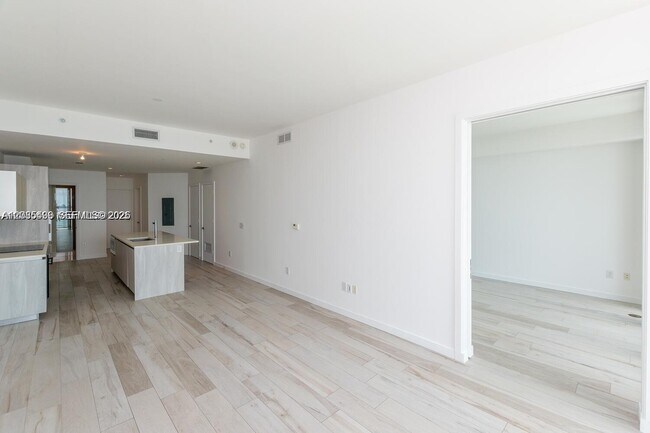 Building Photo - 480 NE 31st St