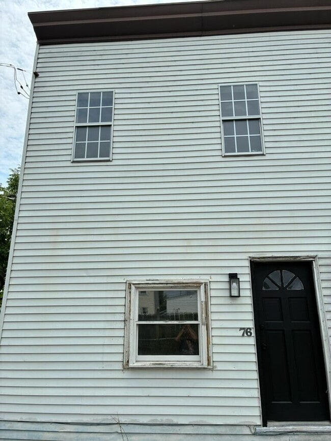 Building Photo - 76-78 Cortina Way