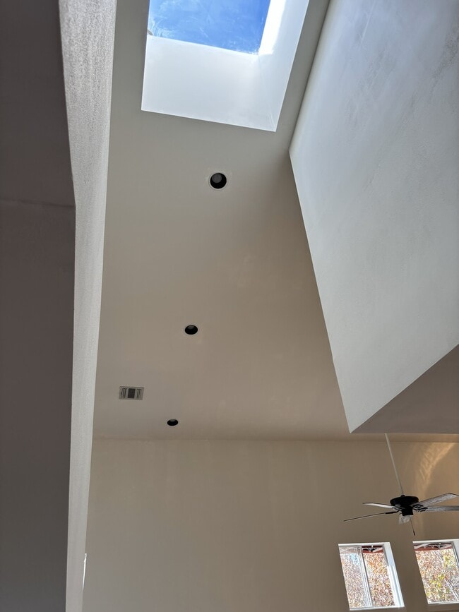 Building Photo - 2909 Albany St