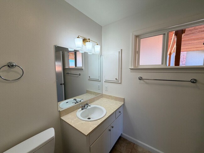 Building Photo - 1445 Sonoma Dr