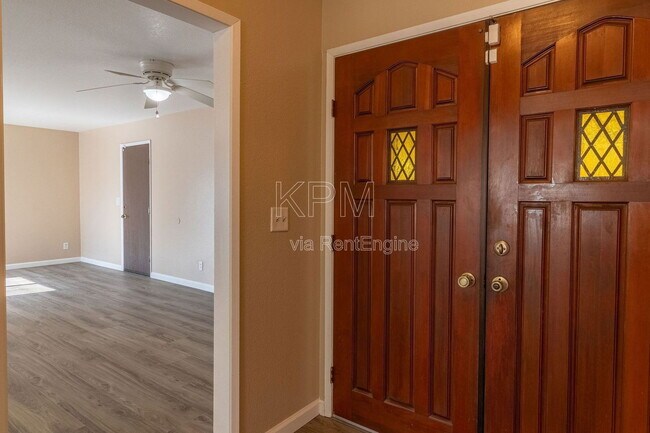 Building Photo - 2930 Angel Dr