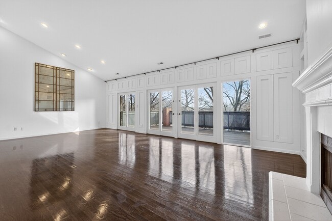 Building Photo - 155 N Hanley Rd