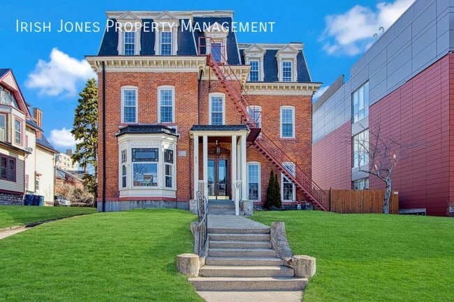 Primary Photo - 617 Niagara St