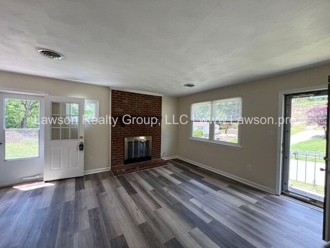 Building Photo - Cozy and Clean on a Cul De Sac-Move In Ready!