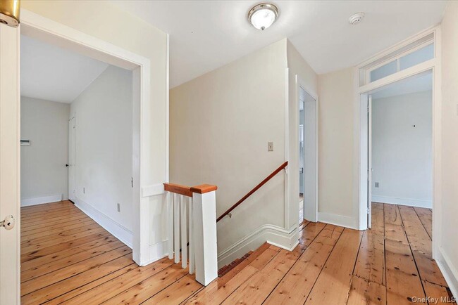 Building Photo - 948 Craigville Rd