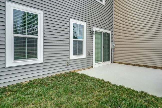 Building Photo - Wonderful townhome