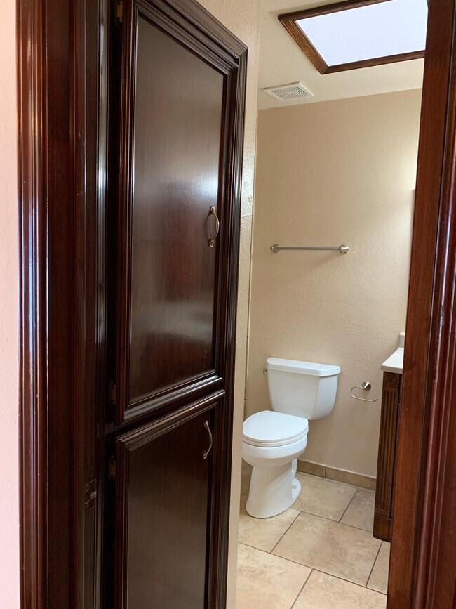 Building Photo - 6745 Ridge Top Dr