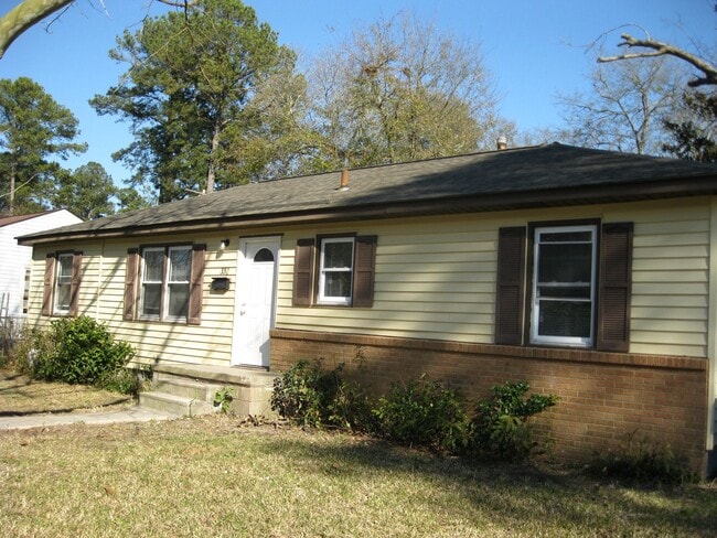 Building Photo - Cozy home