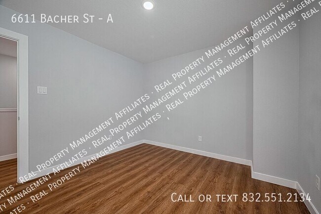 Building Photo - 6611 Bacher St