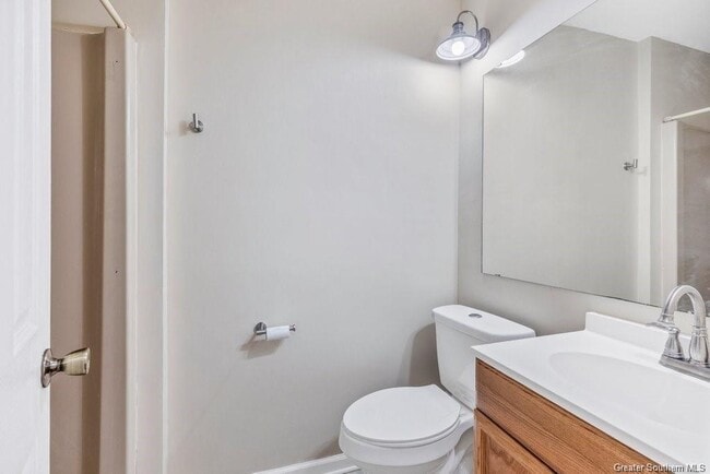 Building Photo - 4900 E St Charles Ave