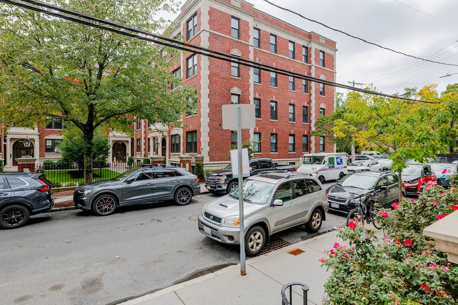 Building Photo - 19 Forest St