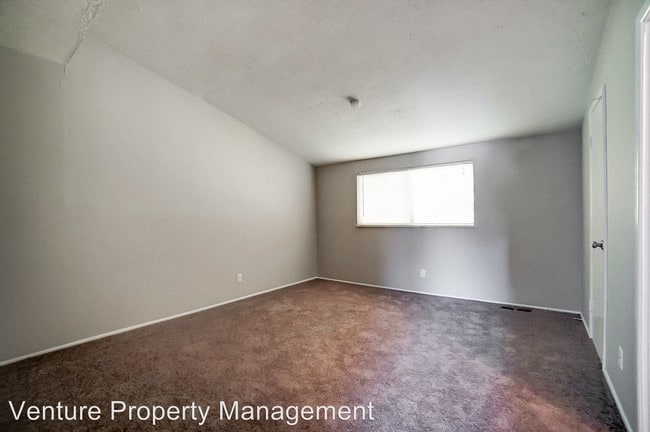 Building Photo - 4 br, 2 bath Apartment - 1740 Bising Ave