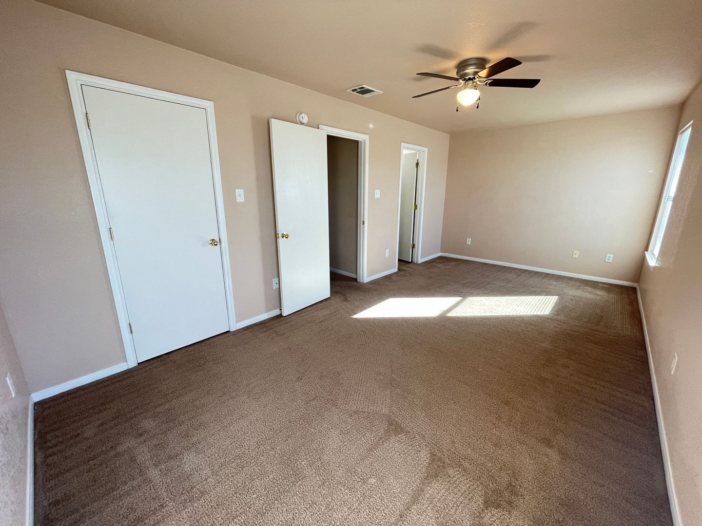 Building Photo - 614 Bermuda St