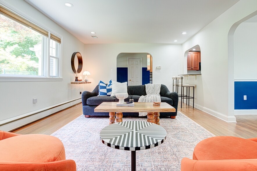 Building Photo - 7 Carol Ln