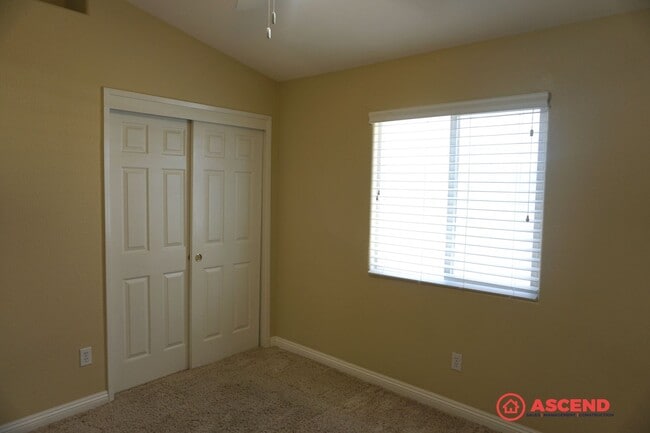 Building Photo - 3 Bedroom Home Near White Ln. & Gosford!