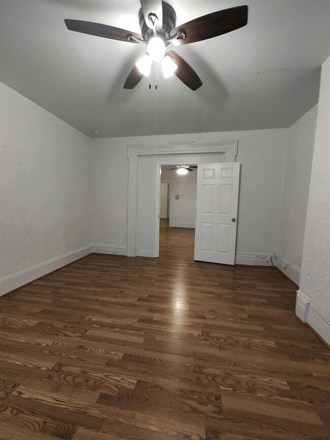 Building Photo - 56 Waverly St