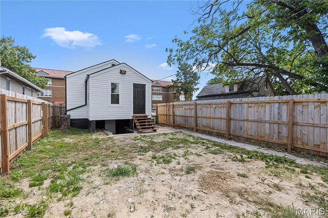 Building Photo - Totally Renovated & Totally Adorable - Sec...