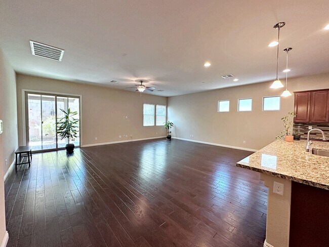 Building Photo - 71 Newton Ridge Way