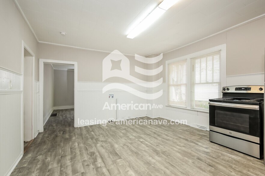 Building Photo - 306 E Guilford St