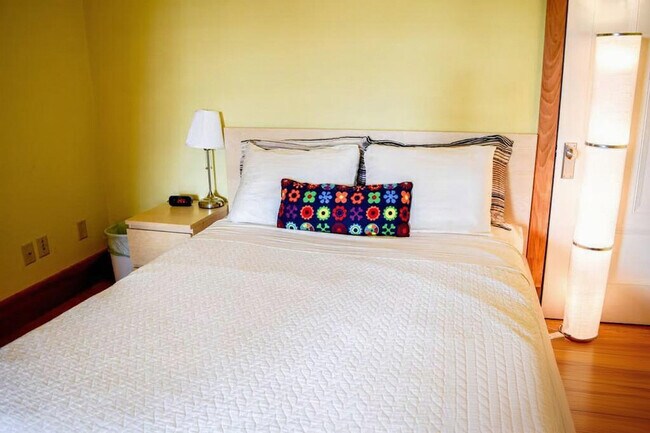 Building Photo - 230 Boston St