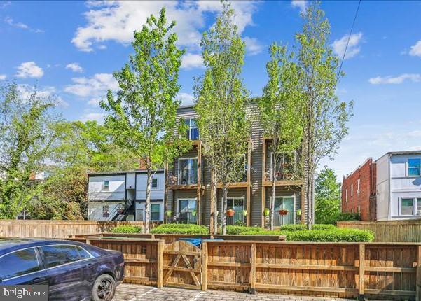 Building Photo - 1340 Nicholson St NW
