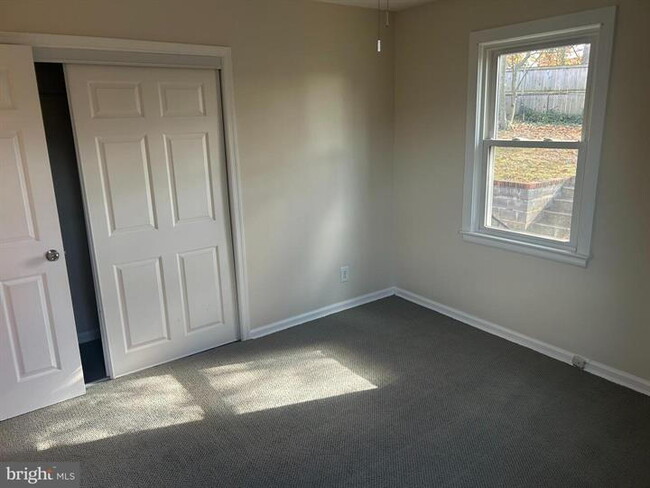 Building Photo - 3013 Nash Pl SE