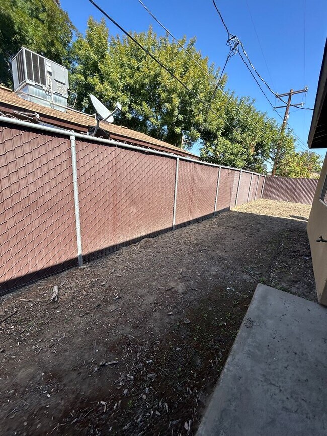 Building Photo - 1748-1750 Garden