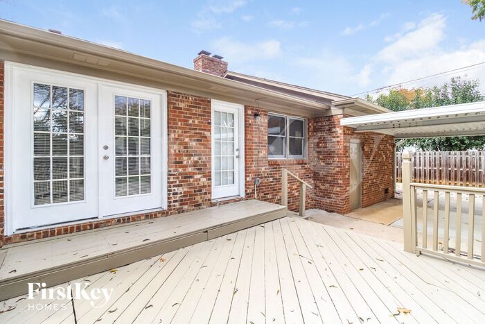 Building Photo - 1102 Pitt Pl