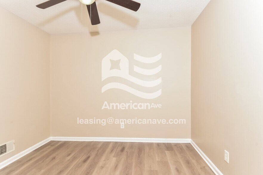 Building Photo - 4016 Williamsburg Dr