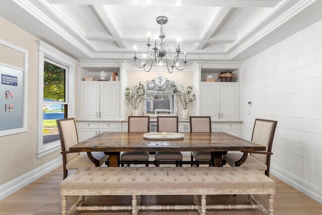 Building Photo - 1832 E Menlo St