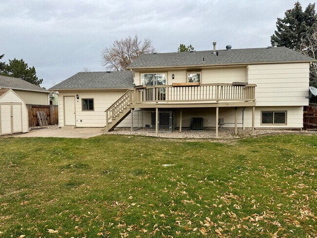Building Photo - Large 4 Bedroom/2 Bath Bi-Level Home with attached 2 Car Garage in North Loveland