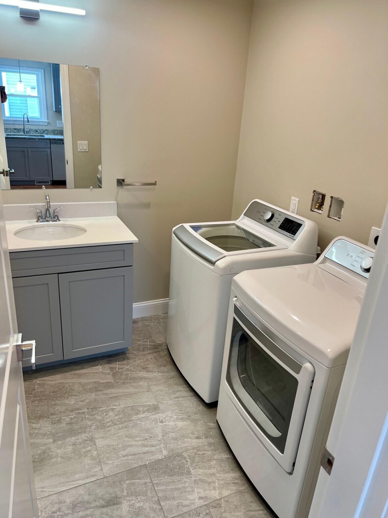 Building Photo - 11 Garfield Ave