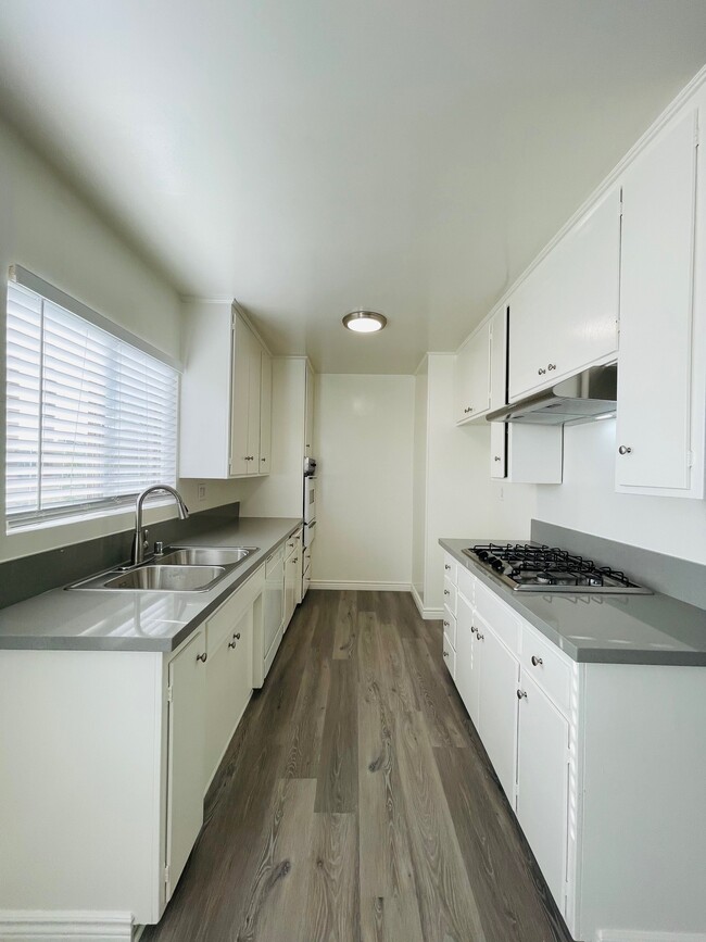 Building Photo - 5635 Laurel Canyon Blvd