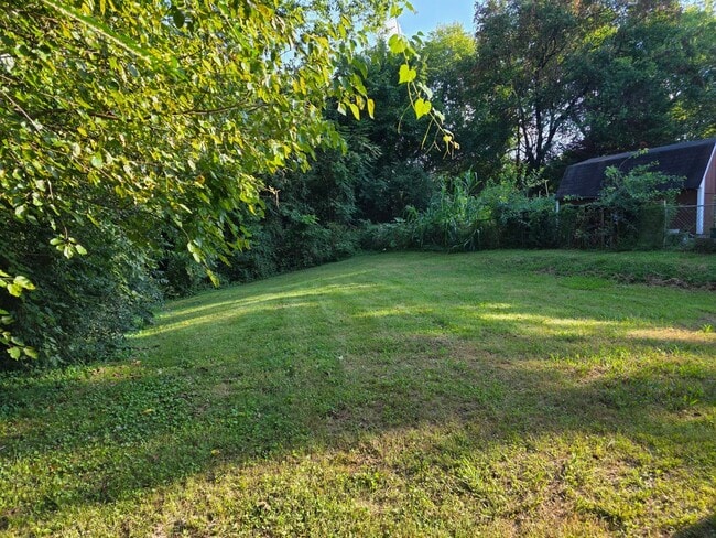 Building Photo - Knoxville 37921 - 3 bedroom 1 bath - call ...
