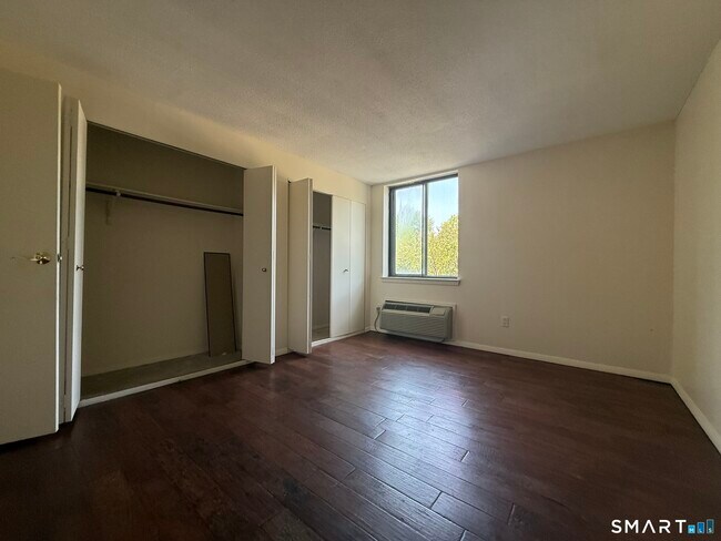 Building Photo - 1460 Elm St