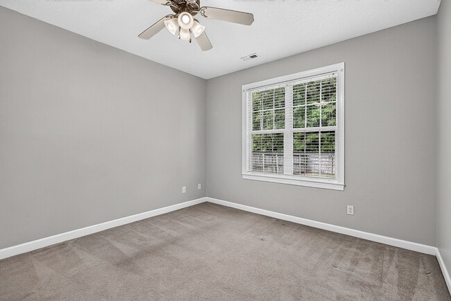 Building Photo - 217 Stagecoach Dr