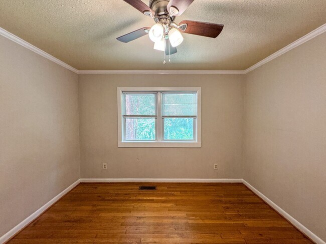 Building Photo - 6402 Fenwick Pl