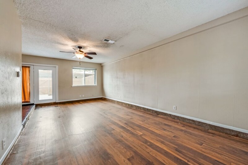 Building Photo - 2304 Long Ridge Ln