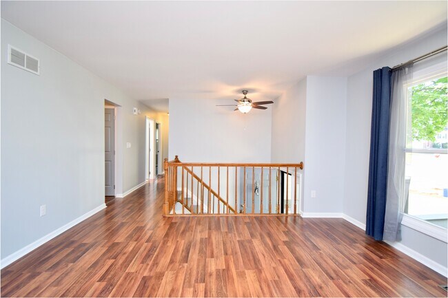 Building Photo - 647 Regent Rd