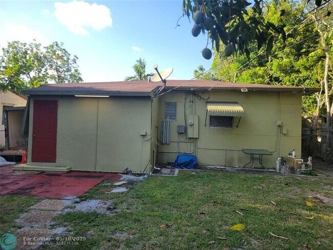 Building Photo - 2534 Taft St