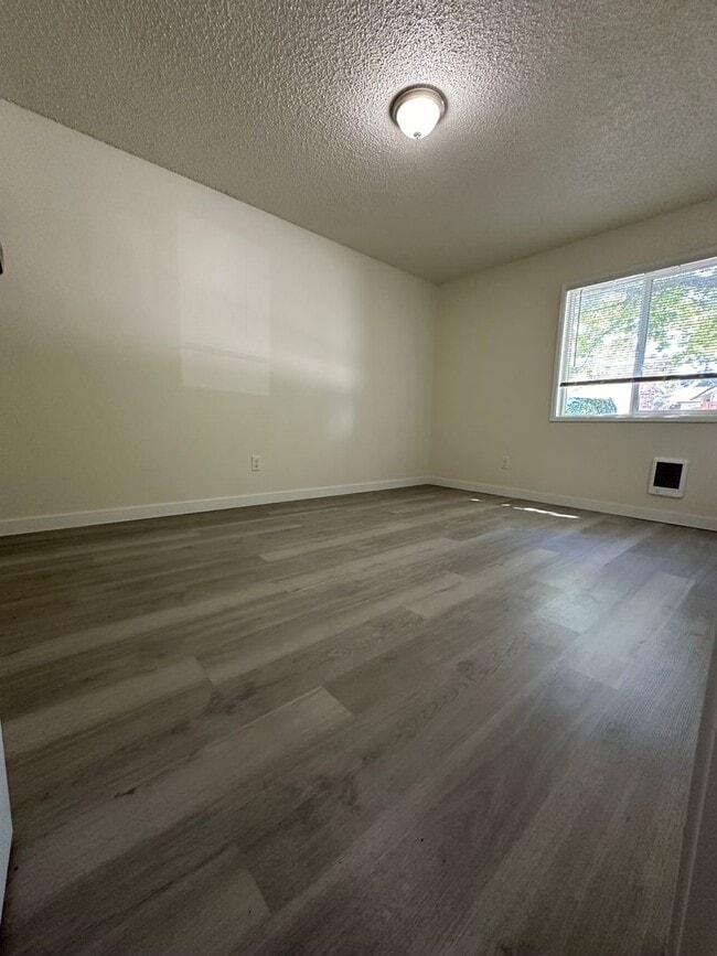 Building Photo - Lantana Apartments