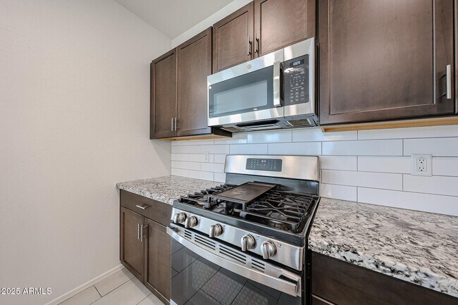 Building Photo - 14651 W Valentine St