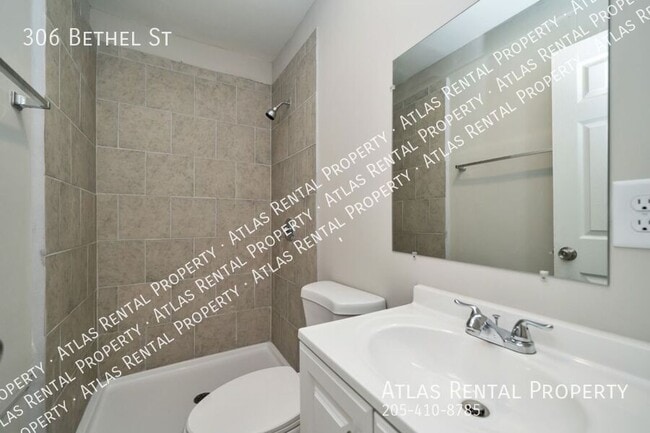 Building Photo - 306 Bethel St NE