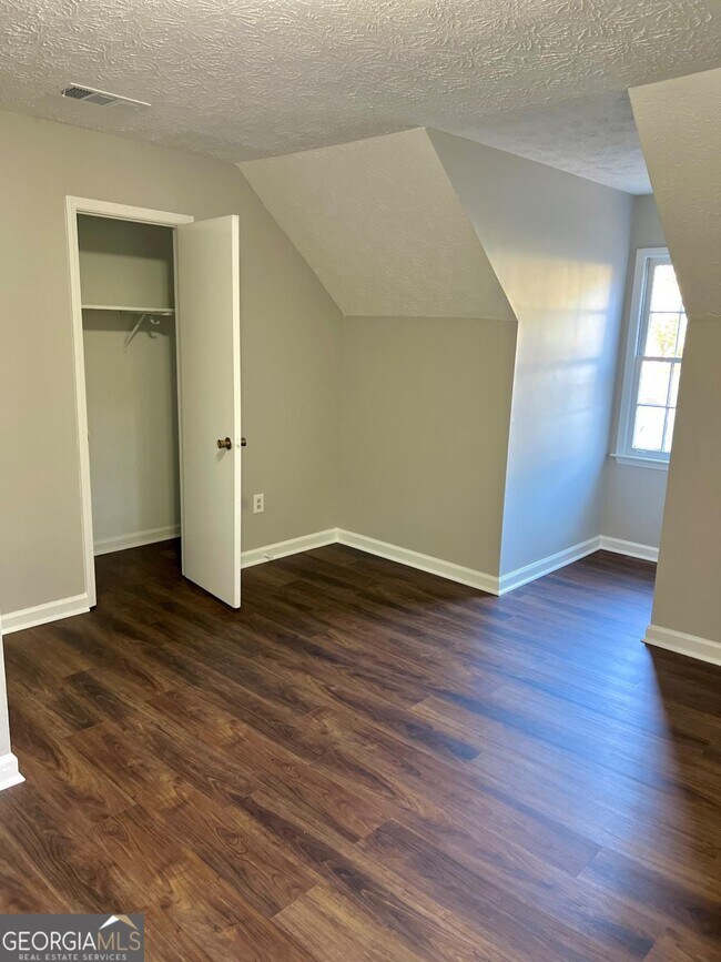 Building Photo - 3990 Rocmar Dr