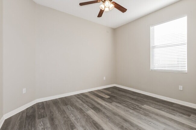 Building Photo - 5412 Lexington Dr