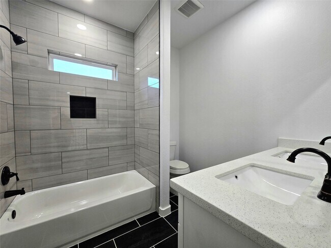 Building Photo - 14811 Wallach Dr