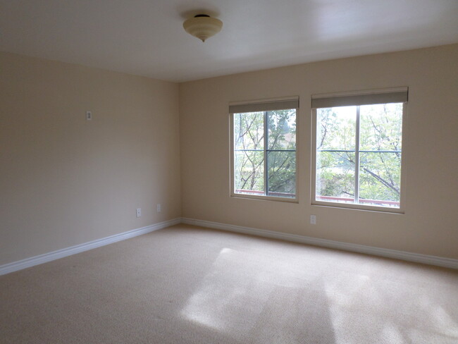 Building Photo - 5005 Golondrina Way