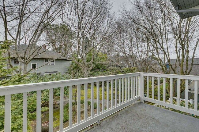 Building Photo - Rare & Charming Upper Queen Anne Home Available July!